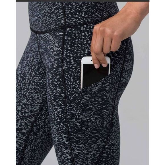 LULULEMON ATHLETICA Fast Free Crop II (Nulux 19') Size 4 - Picture 2 of 7